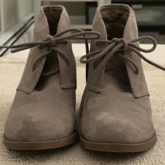 Taupe Suede Booties Women 7.5 M Carlos "Graham" lace-up tan boho ankle boot - Picture 2 of 11